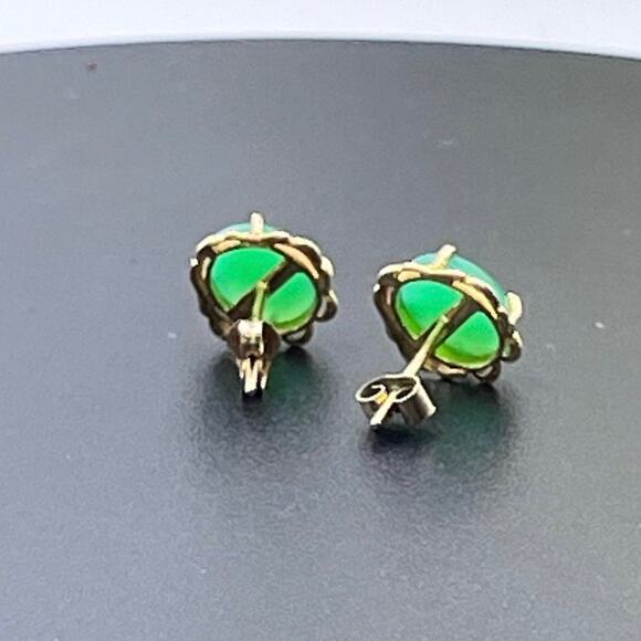 Vintage 14k Yellow Gold  Apple Green Chrysoprase Cabochon Stud small Earrings - Picture 7 of 12